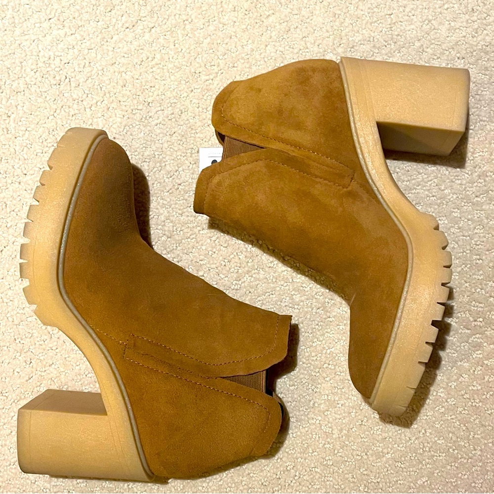 New condition Dolce Vita waterproof boots